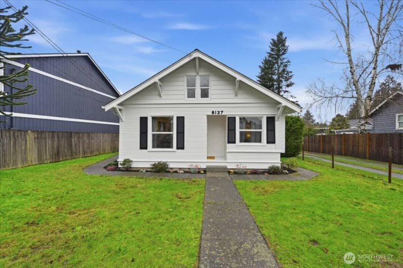 Property photo for 8127 11th Avenue Sw, Seattle photo 2