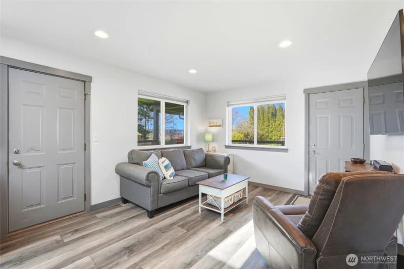Property photo for 8114 Riverview Road, Snohomish photo 4