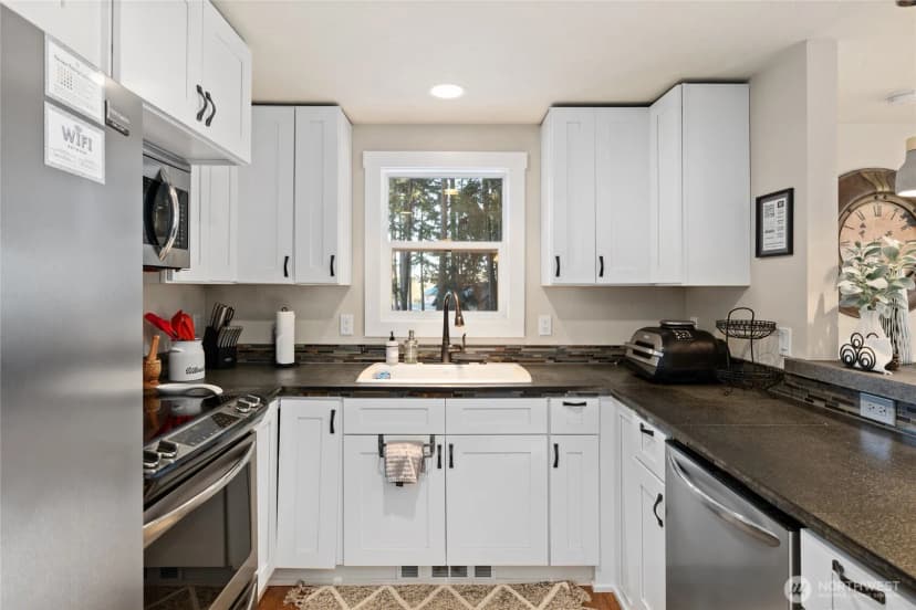 Property photo for 661 W Pacific Avenue, Ronald photo 15