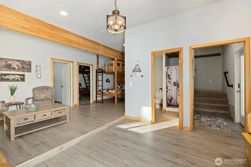 Property photo for 671 W Pacific Avenue, Ronald photo 5
