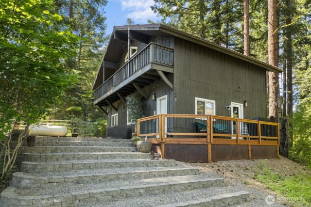 Property photo for 671 W Pacific Avenue, Ronald photo 2