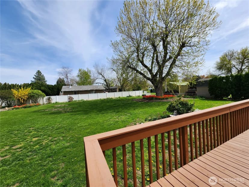 Property photo for 114 Ne Cedar Avenue, College Place photo 22