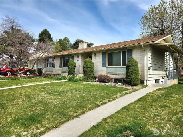 Property photo for 114 Ne Cedar Avenue, College Place photo 2