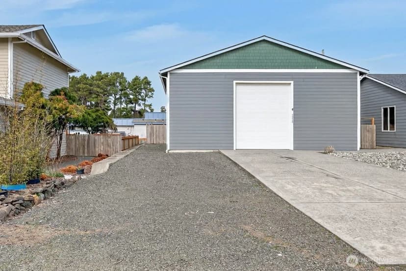 Property photo for 1215 195th Street, Long Beach photo 28