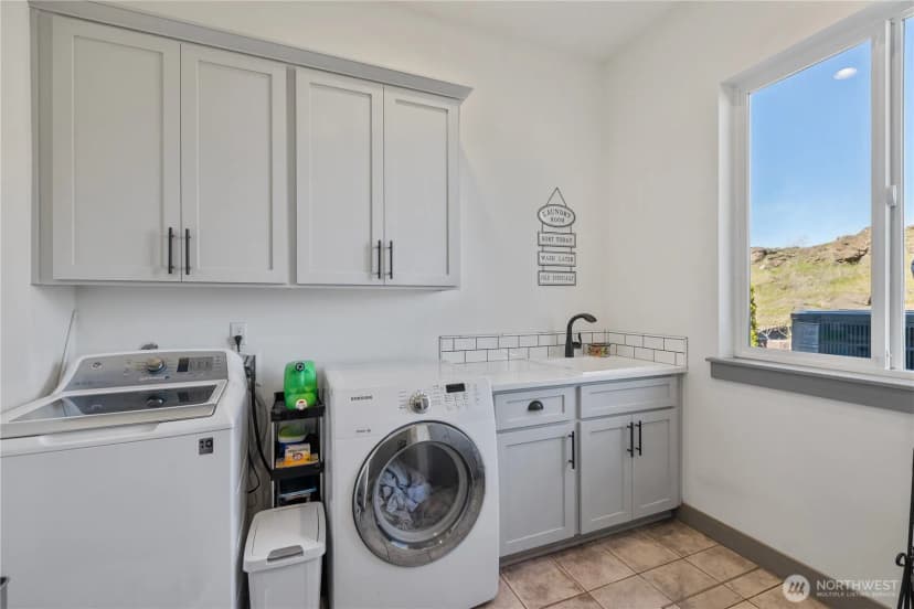 Property photo for 714 Sunset Boulevard Nw, Mattawa photo 28