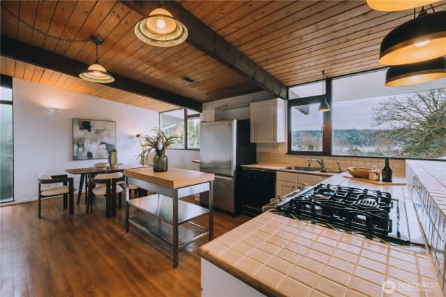 Property photo for 11323 Durland Place Ne, Seattle photo 5