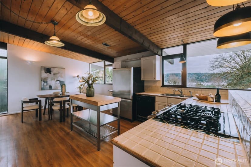 Property photo for 11323 Durland Place Ne, Seattle photo 5