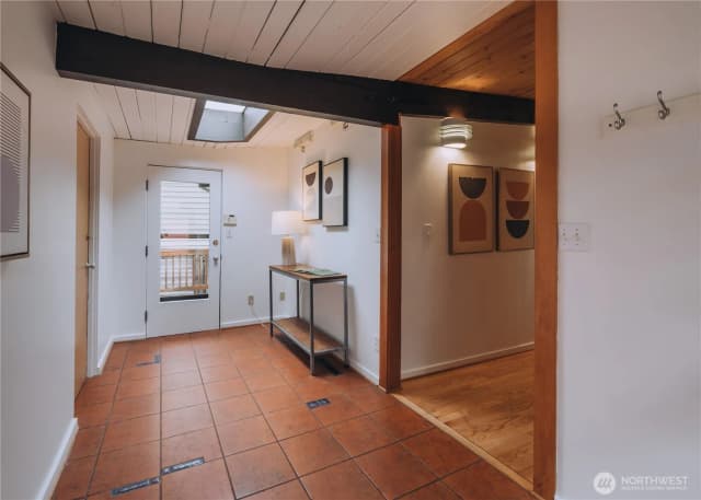 Property photo for 11323 Durland Place Ne, Seattle photo 3