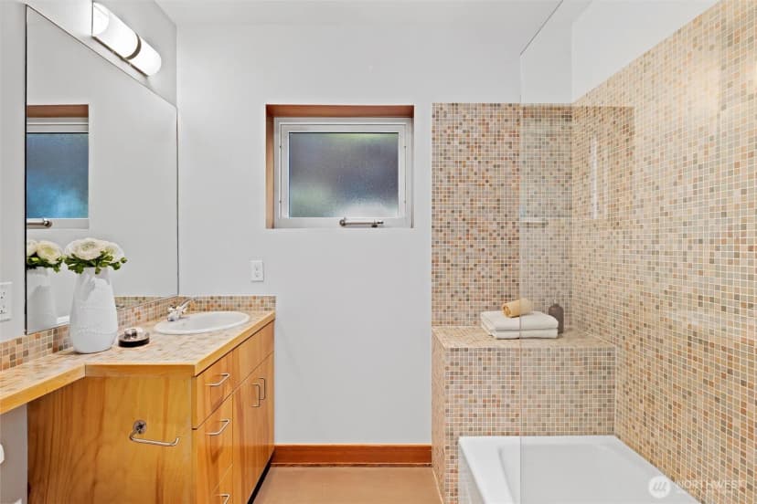 Property photo for 4502 55th Avenue Ne, Seattle photo 23