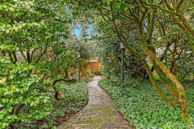 Property photo for 1118000703 Broadmoor Drive E, Seattle photo 3