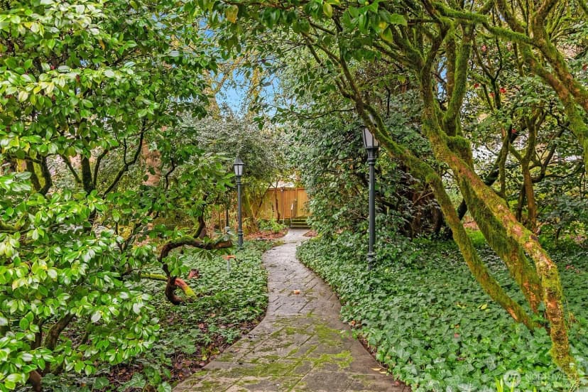 Property photo for 1118000703 Broadmoor Drive E, Seattle photo 3
