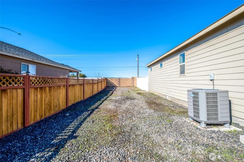 Property photo for 1019 Hilltop Ave Ne, Quincy photo 33