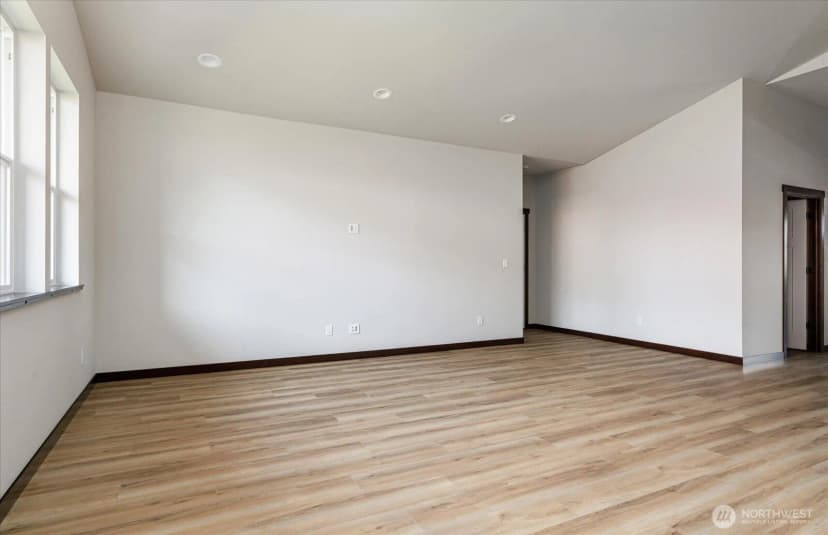 Property photo for 926 Nw Shire Street, Oak Harbor photo 4