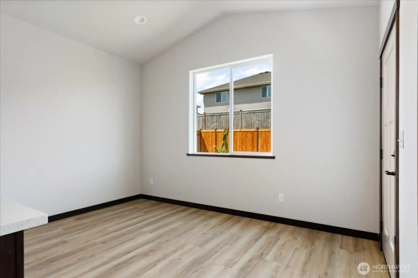 Property photo for 926 Nw Shire Street, Oak Harbor photo 13