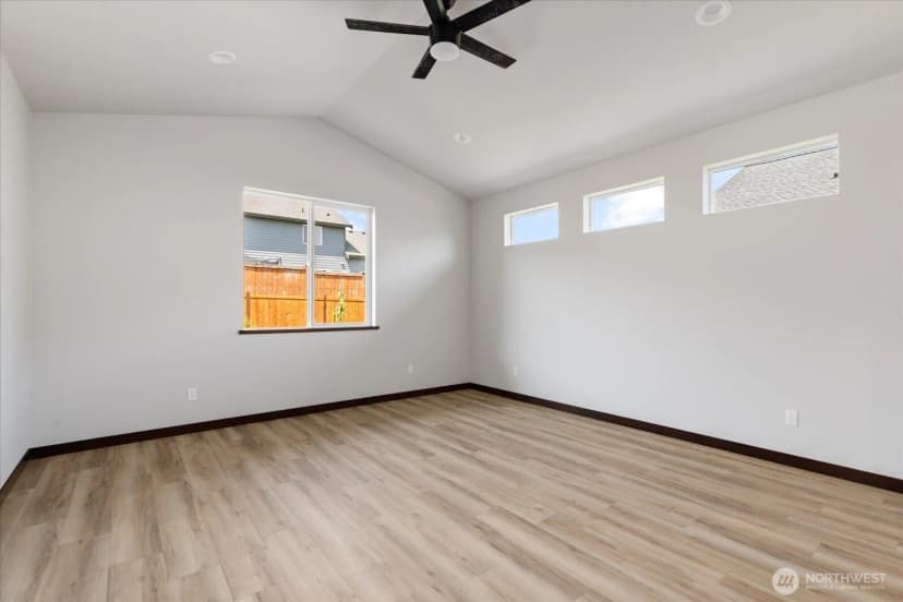 Property photo for 926 Nw Shire Street, Oak Harbor photo 15