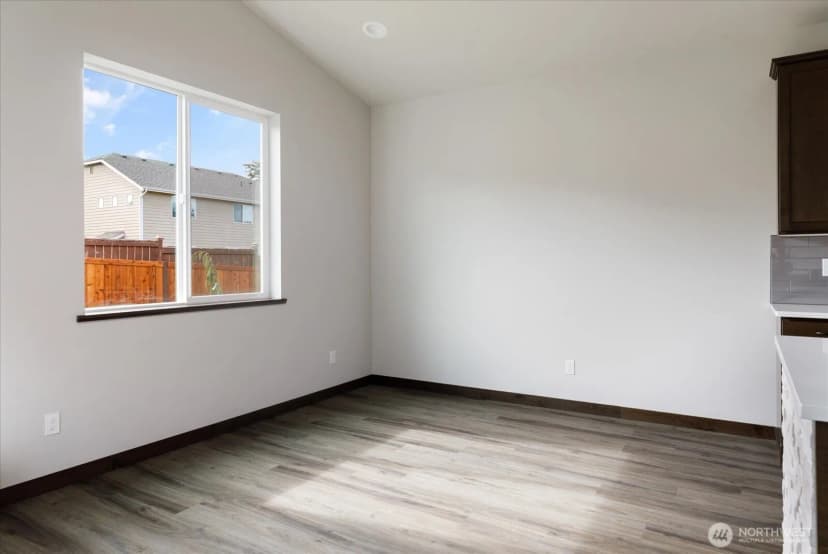 Property photo for 926 Nw Shire Street, Oak Harbor photo 12