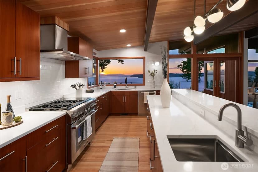 Property photo for 12524 Marine View Drive, Edmonds photo 13