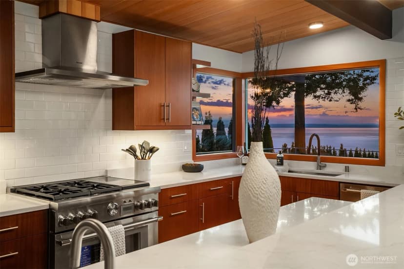Property photo for 12524 Marine View Drive, Edmonds photo 14