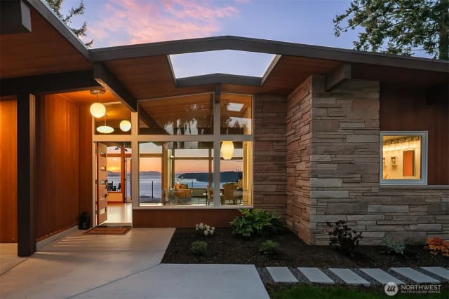 Property photo for 12524 Marine View Drive, Edmonds photo 4