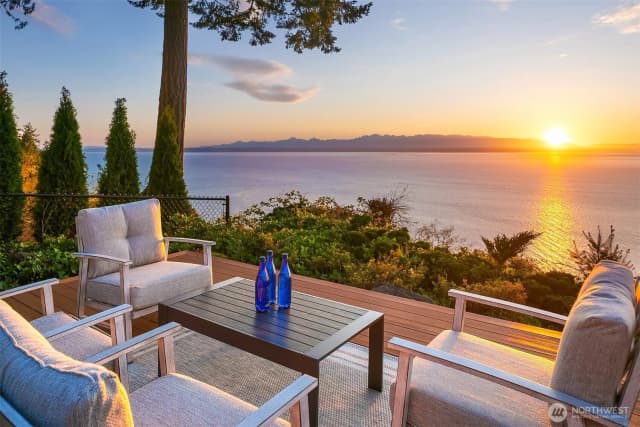 Property photo for 12524 Marine View Drive, Edmonds photo 2