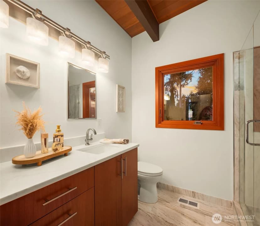 Property photo for 12524 Marine View Drive, Edmonds photo 31