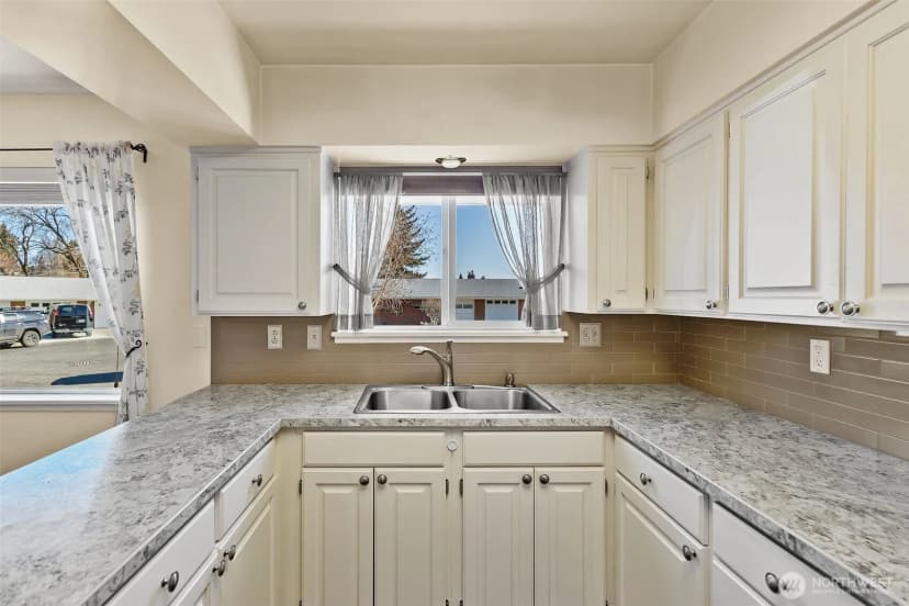Property photo for 404 N 39th Avenue, Yakima photo 10