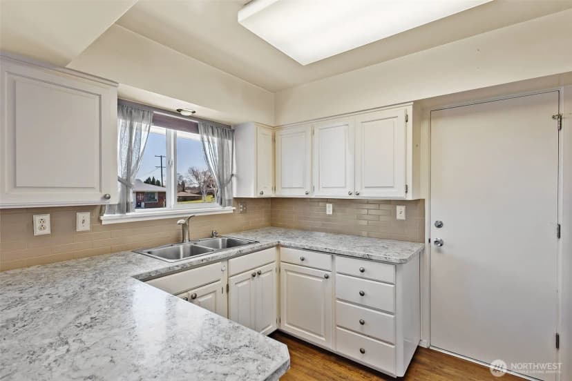 Property photo for 404 N 39th Avenue, Yakima photo 9
