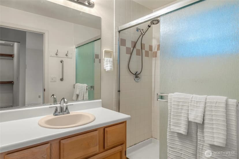Property photo for 927 132nd Street Sw #c2, Everett photo 23