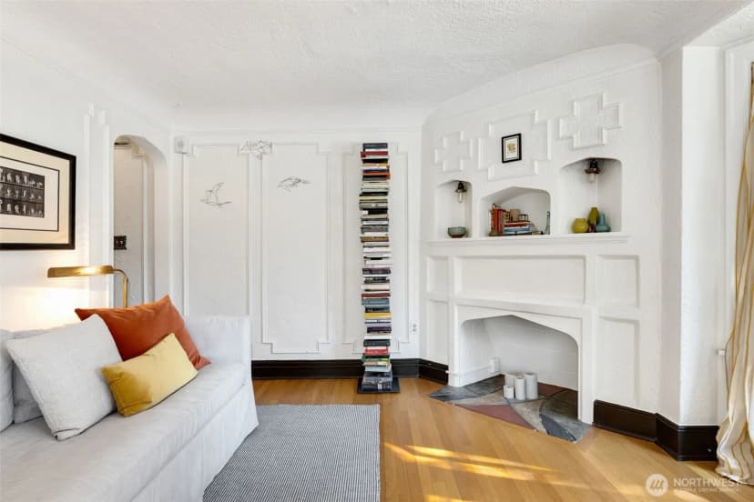 Property photo for 1101 17th Avenue #201, Seattle photo 2