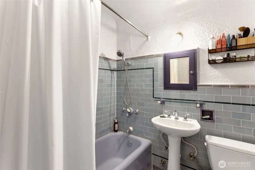 Property photo for 1101 17th Avenue #201, Seattle photo 14