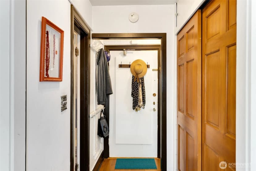 Property photo for 1101 17th Avenue #201, Seattle photo 16