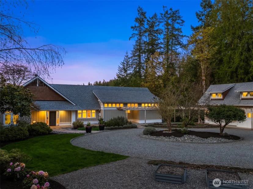 Property photo for 10478 Arrow Point Drive Ne, Bainbridge Island photo 2
