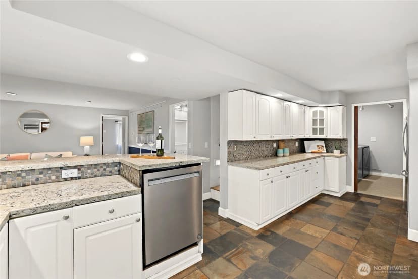 Property photo for 20604 4th Avenue S, Des Moines photo 10