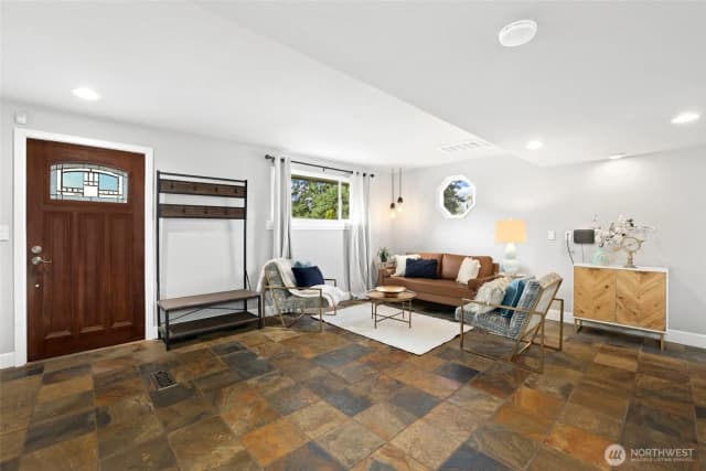 Property photo for 20604 4th Avenue S, Des Moines photo 4
