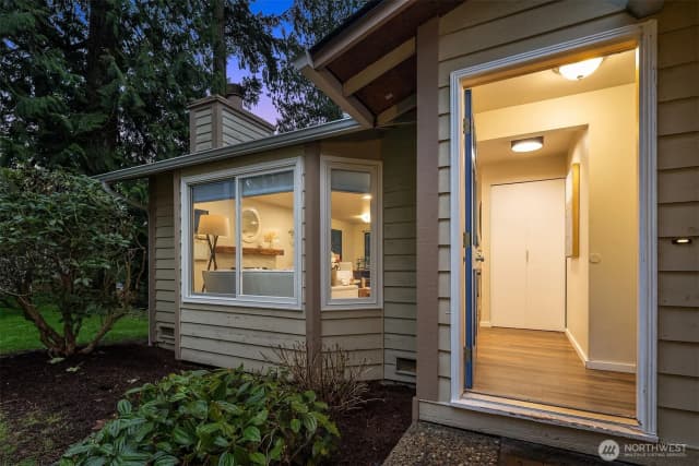 Property photo for 10621 Ne 133rd Place, Kirkland photo 3
