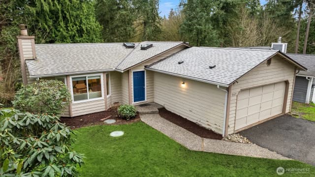 Property photo for 10621 Ne 133rd Place, Kirkland photo 2