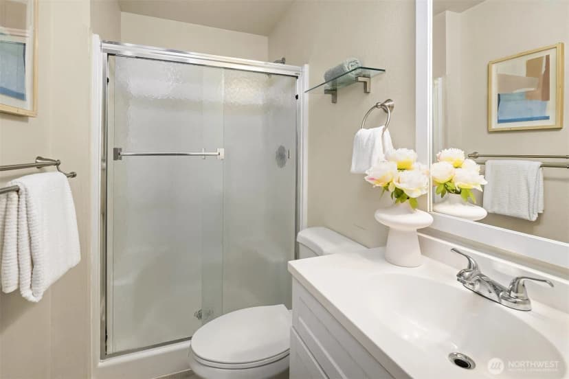 Property photo for 10621 Ne 133rd Place, Kirkland photo 18