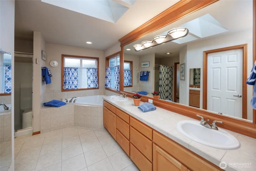 Property photo for 17001 31st Drive Se, Bothell photo 24