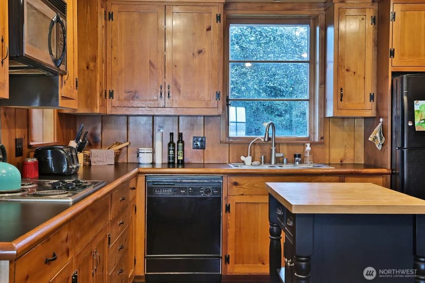 Property photo for 689 Kellogg Lane, Oak Harbor photo 17