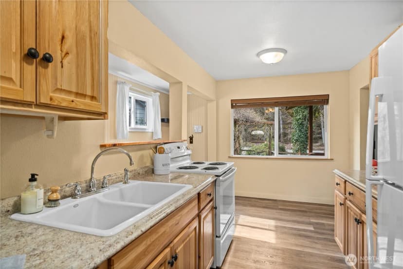 Property photo for 23711 Dorre Don Way Se, Maple Valley photo 13