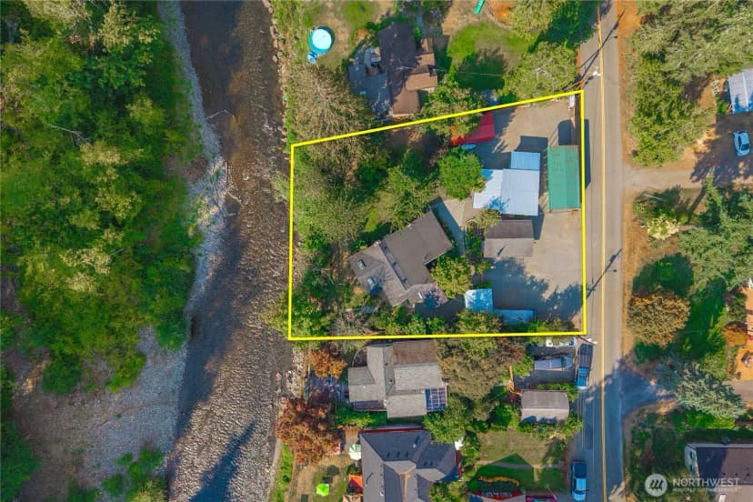 Property photo for 23711 Dorre Don Way Se, Maple Valley photo 5