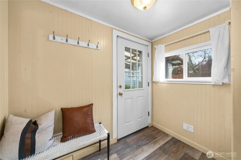 Property photo for 23711 Dorre Don Way Se, Maple Valley photo 17