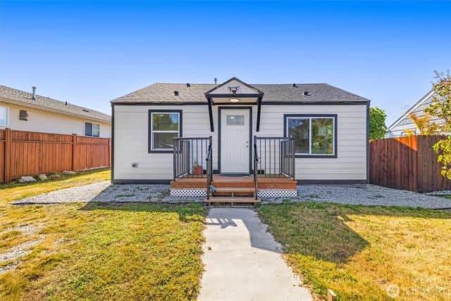 Property photo for 437 D Street, Blaine