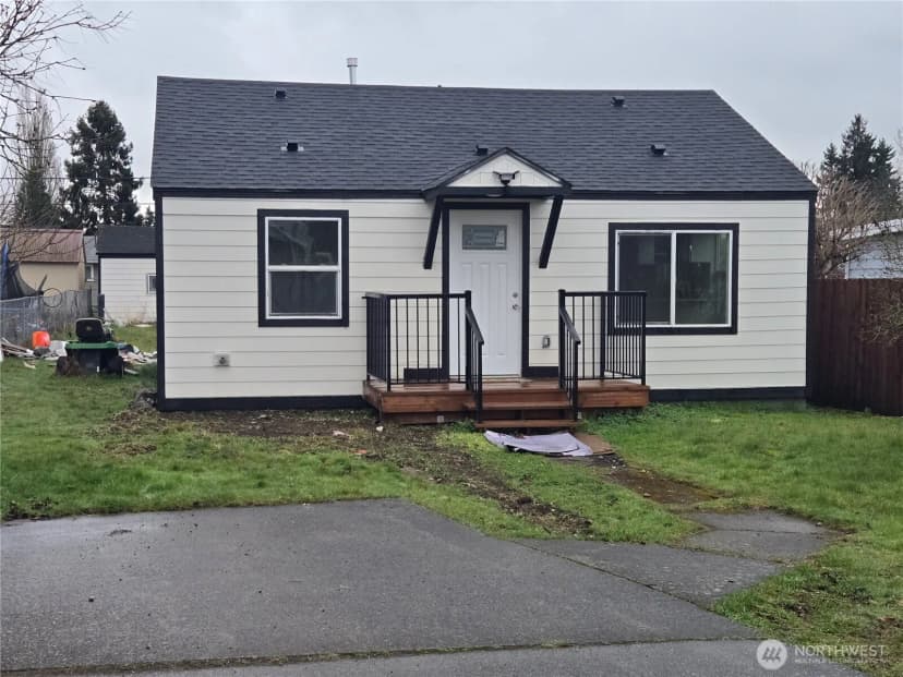 Property photo for 437 D Street, Blaine