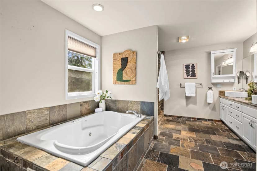 Property photo for 7139 Ne Dolphin Drive, Bainbridge Island photo 17