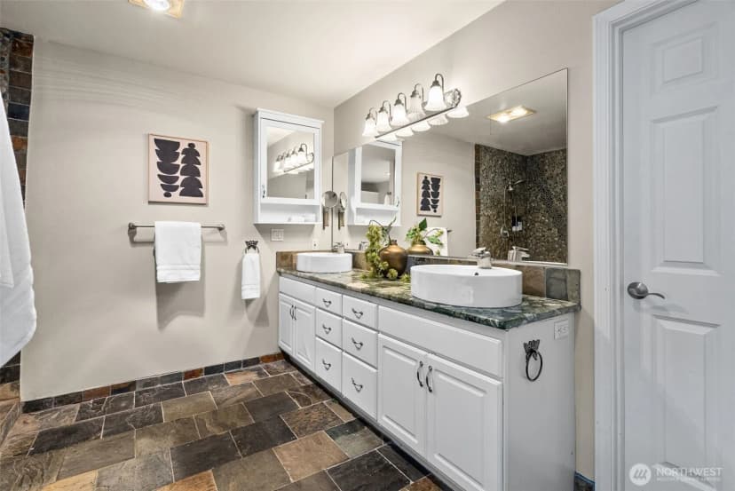Property photo for 7139 Ne Dolphin Drive, Bainbridge Island photo 18