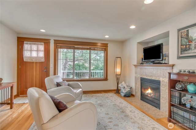 Property photo for 4415 40th Avenue Sw, Seattle photo 3