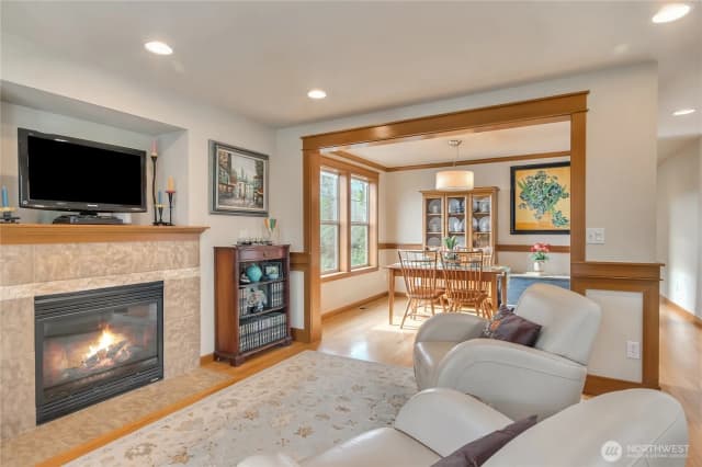 Property photo for 4415 40th Avenue Sw, Seattle photo 2