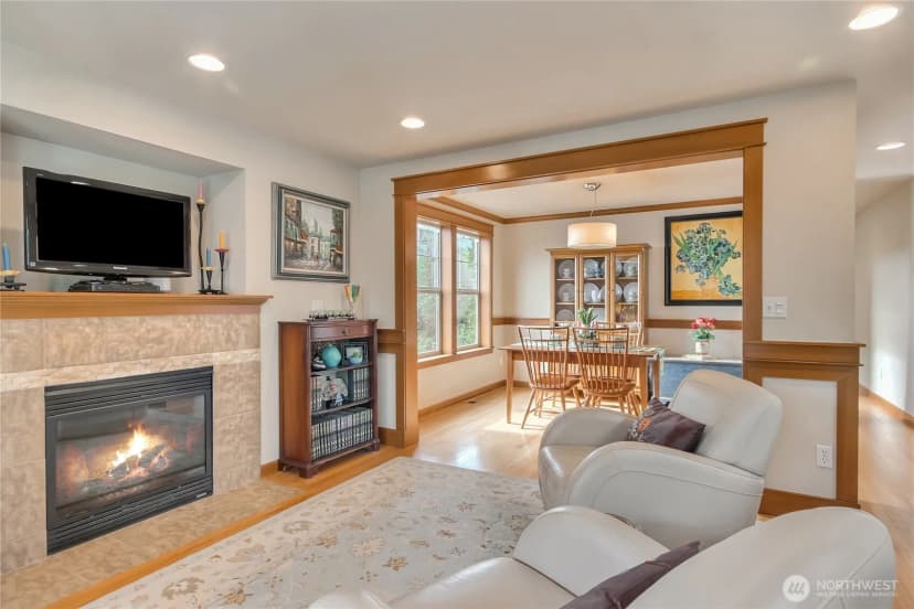 Property photo for 4415 40th Avenue Sw, Seattle photo 2
