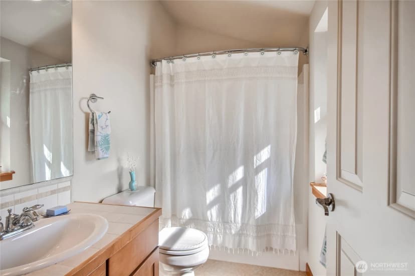 Property photo for 4415 40th Avenue Sw, Seattle photo 15